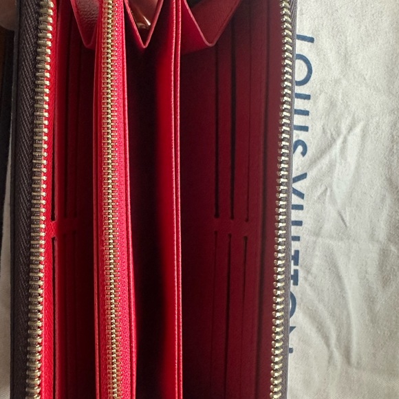 Authentic LV Zippy wallet. Limited holiday edition. - Picture 3 of 13